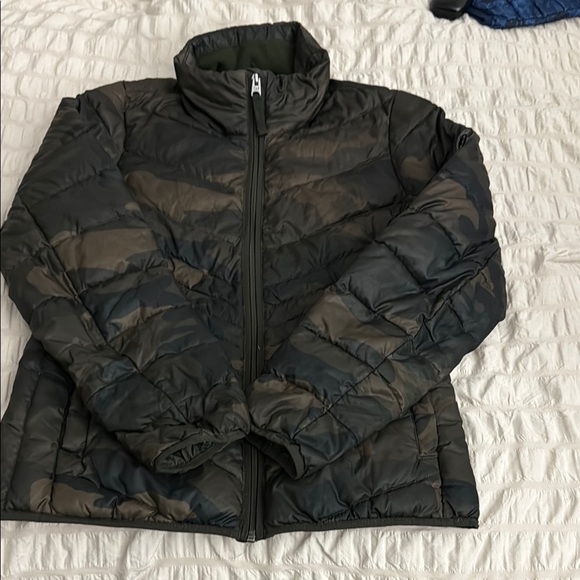 abercrombie kids Jackets & Blazers - Abercrombie Women's Camouflage Puffer Jacket - small
